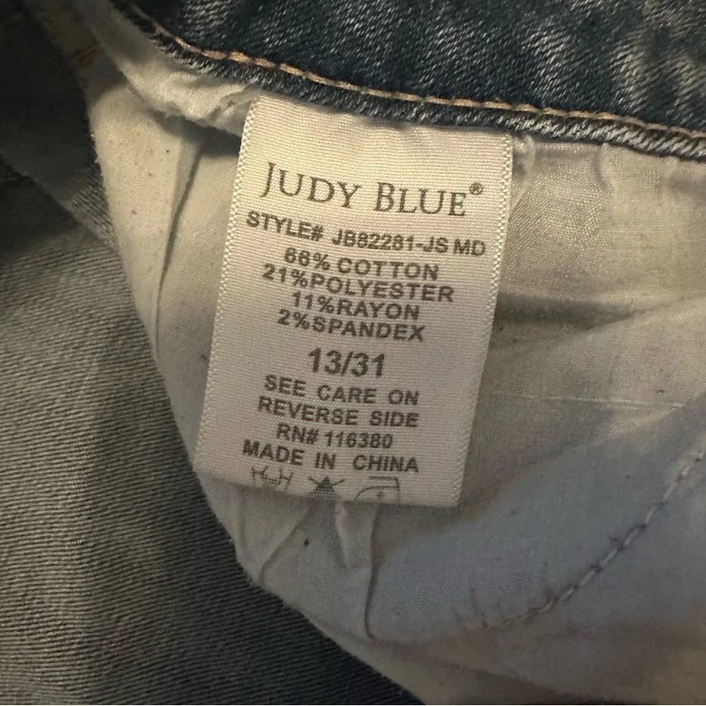 Judy Blue High Waist Destroyed Boyfriend denim jeans size 13/31 - Picture 9 of 11